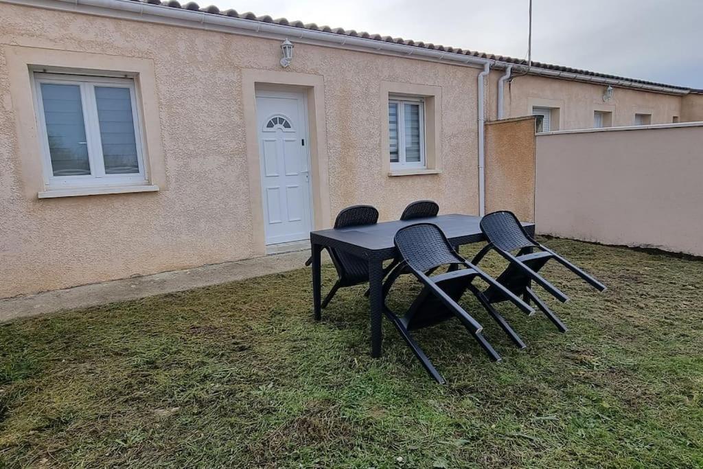 Belle Maison Climatisee Renovee Pac-Man Entre Collegues, Amis, Famille - Barbecue - Netflix - Prime - Baby Foot 50Cts Saint-Seurin-sur-l'Isle Exteriör bild