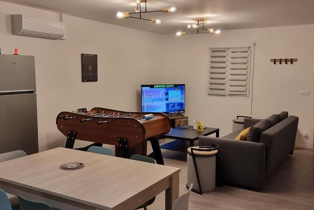 Belle Maison Climatisee Renovee Pac-Man Entre Collegues, Amis, Famille - Barbecue - Netflix - Prime - Baby Foot 50Cts Saint-Seurin-sur-l'Isle Exteriör bild