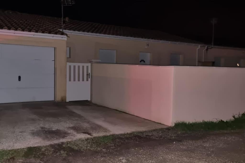 Belle Maison Climatisee Renovee Pac-Man Entre Collegues, Amis, Famille - Barbecue - Netflix - Prime - Baby Foot 50Cts Saint-Seurin-sur-l'Isle Exteriör bild