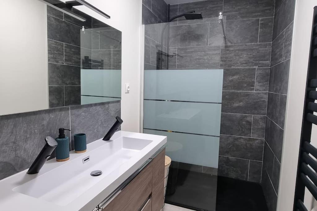 Belle Maison Climatisee Renovee Pac-Man Entre Collegues, Amis, Famille - Barbecue - Netflix - Prime - Baby Foot 50Cts Saint-Seurin-sur-l'Isle Exteriör bild
