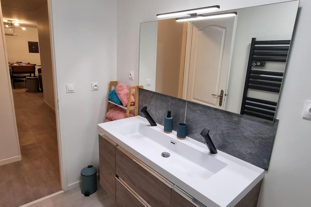Belle Maison Climatisee Renovee Pac-Man Entre Collegues, Amis, Famille - Barbecue - Netflix - Prime - Baby Foot 50Cts Saint-Seurin-sur-l'Isle Exteriör bild