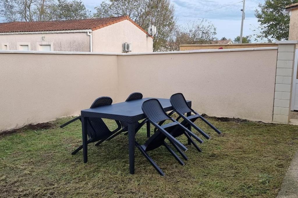 Belle Maison Climatisee Renovee Pac-Man Entre Collegues, Amis, Famille - Barbecue - Netflix - Prime - Baby Foot 50Cts Saint-Seurin-sur-l'Isle Exteriör bild