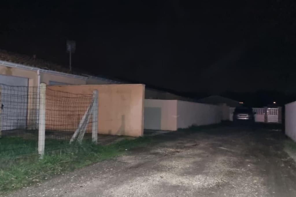 Belle Maison Climatisee Renovee Pac-Man Entre Collegues, Amis, Famille - Barbecue - Netflix - Prime - Baby Foot 50Cts Saint-Seurin-sur-l'Isle Exteriör bild